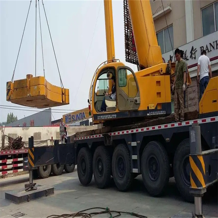 霞山当地吊车出租|机器吊装|75吨|工厂搬迁服务